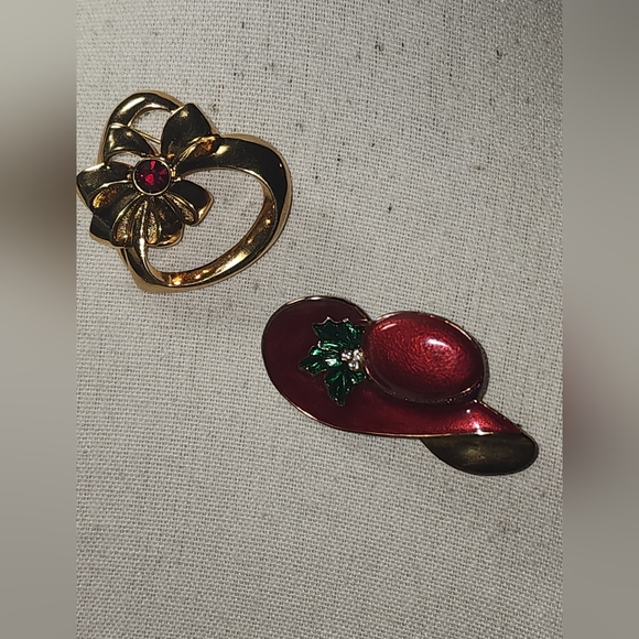 Avon 1990s Gold w Red Gemstone Heart and Bow and Enamel Red Hat Brooch Set - Picture 7 of 7